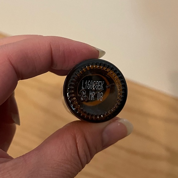 Doterra Cedarwood Essential Oil - Picture 2 of 3